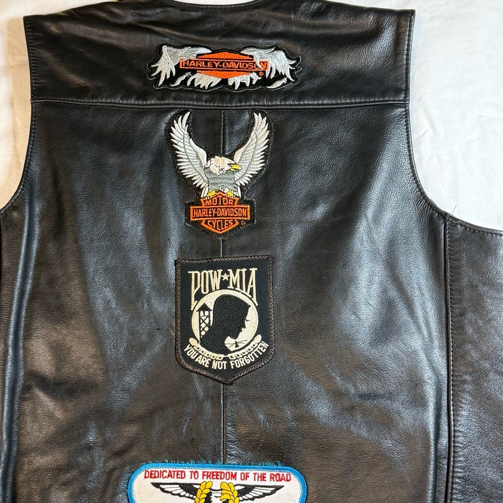 Women's Harley Davidson
Leather Vest - Picture 14 of 16
